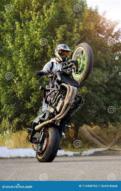 Stunt Performer Doing Motorcycle Tricks. Editorial Photography - Image of biker, performance ...