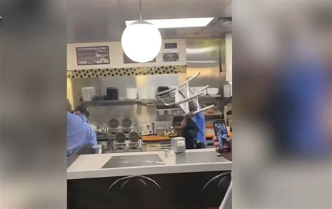 Christmas Brawl at Waffle House Turns Employee Into Instant Celebrity (VIDEO) – Rants of Izzo