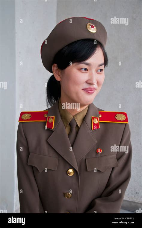 Female north korea army hi-res stock photography and images - Alamy