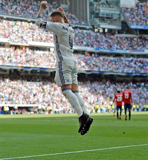 HALA MADRID! : Sergio Ramos celebrates his goal against Osasuna....