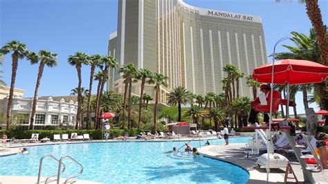 Mandalay Bay Pool & Delano Pool Walkthrough at Mandalay Bay Beach Club ...