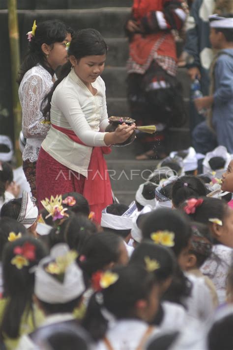 HARI RAYA SARASWATI | ANTARA Foto