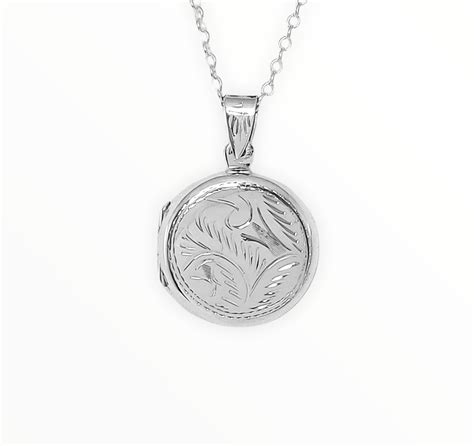 Round Engraved Locket – Jewellery Experience