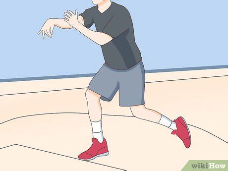 3 Ways to Pass a Basketball - wikiHow