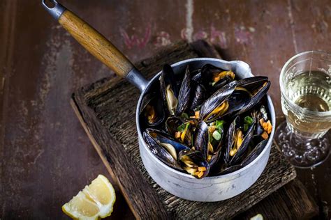 How to Choose, Store and Cook Mussels