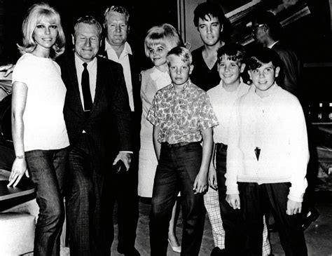 Elvis and family members with Nancy Sinatra | Elvis presley, Elvis presley biography, Nancy sinatra