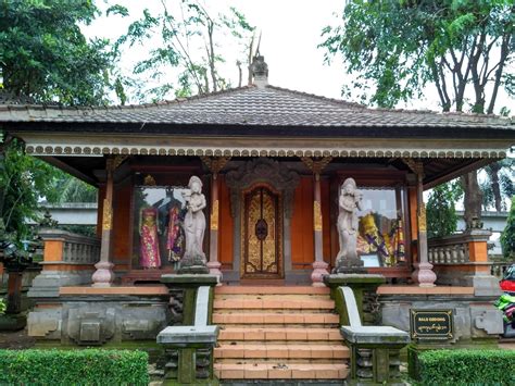 Getting to Know Better The Traditional House of Bali, Gapura Candi ...