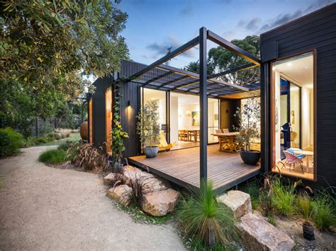 Off-grid living: 6 beautiful Aussie homes off the grid | Container house, Prefabricated houses ...