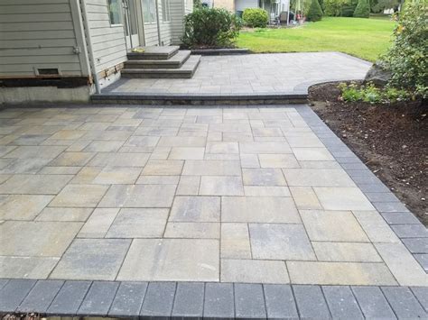 Belgard Lafitt Grana Paver Patio in Victorian with 6x9 Border in Charcoal | Patio pavers design ...