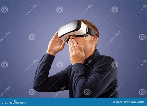 Smartphone Using with VR Glasses Stock Photo - Image of technology, game: 102721340