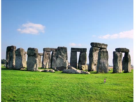 United Kingdom: Stonehenge – One Cairn