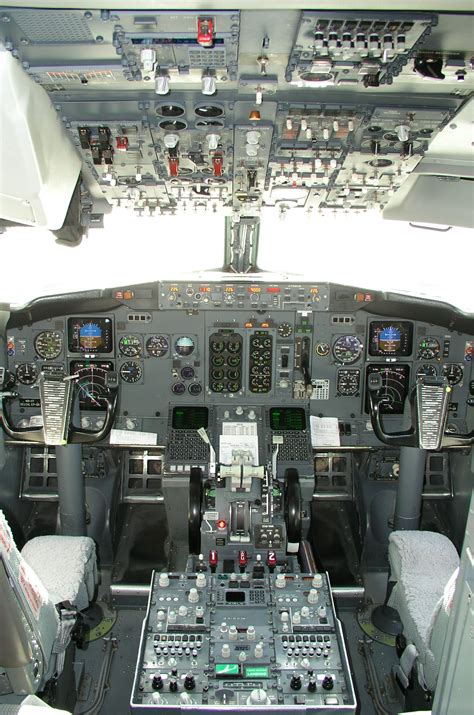 Boeing 737 Cockpit Pictures