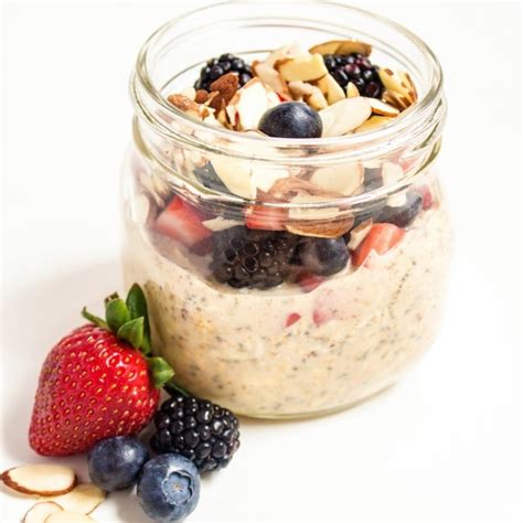 Almond Milk Overnight Oats with Berries - fANNEtastic food