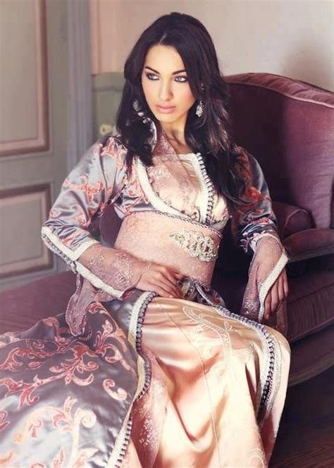 Traditional Arabian Women Clothing