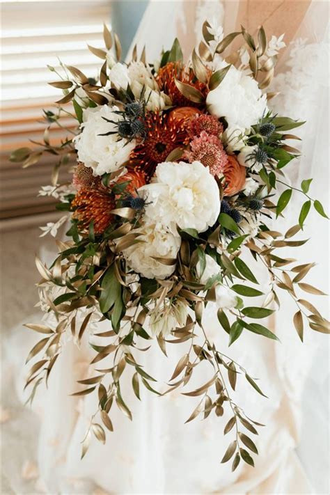 27 Best Fall Wedding Flowers - Gorgeous Wedding Bouquets - Mrs to Be