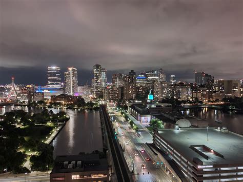 Skyline at night : r/boston