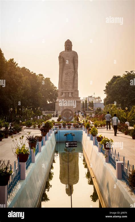 Statue buddha in sarnath uttar hi-res stock photography and images - Alamy