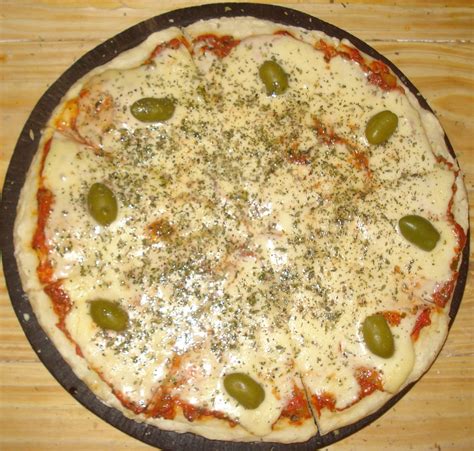 Pizza de Muzzarela, sabroza y rica. Clasica pero de las mejores que hay ...