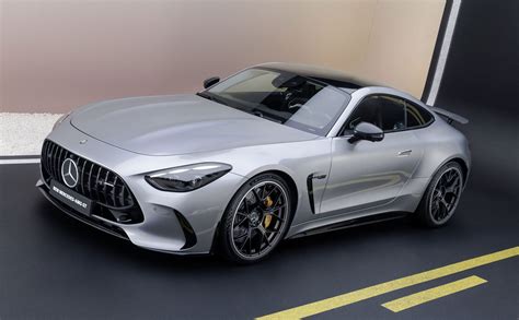 Mercedes-AMG GT (2023) : la version 2.0 garde son V8 et s’offre quatre roues motrices