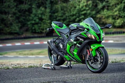 Kawasaki Ninja ZX10R (2018-2019) Top Speed - speedsdb.com