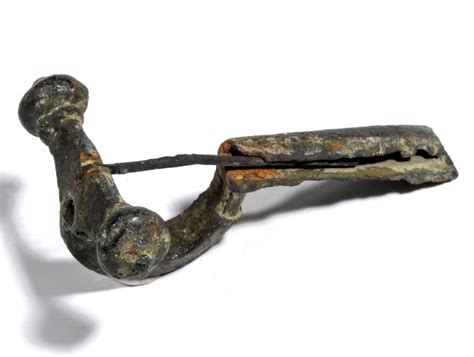 #495: AN ANCIENT ROMAN BRONZE CROSSBOW FORM FIBULA