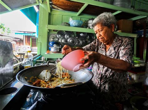 Thai Cooking Class with Locals | TakeMeTour