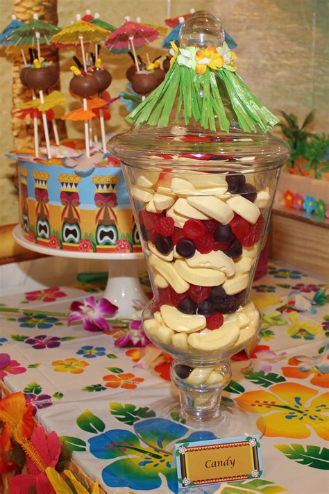 Hawaiian Luau Party with Desert Table and Games — Chic Party Ideas