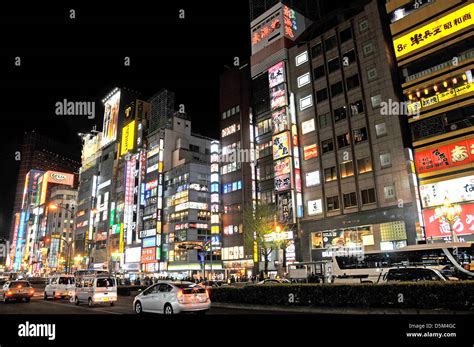 Street Scene Night Shinjuku Tokyo Stock Photos & Street Scene Night ...