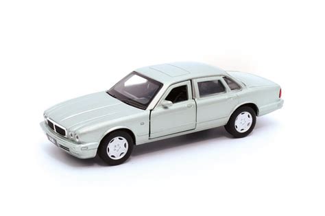 Jaguar XJ6, Seafrost Silver - Showcasts TM0001JA - 1/36 scale Diecast Model Toy Car ...