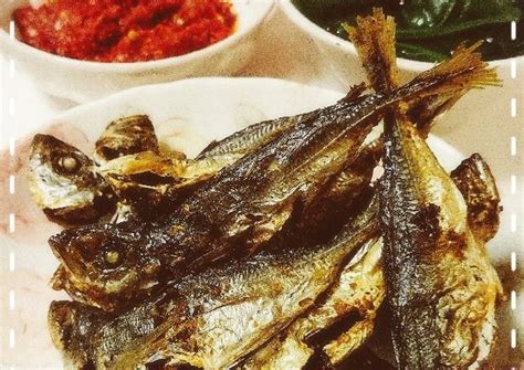 Resep Ikan kembung goreng garing oleh yNy - Cookpad