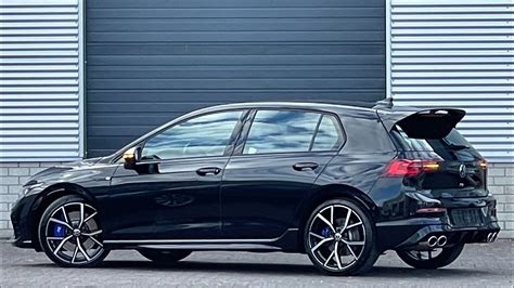 Volkswagen NEW Golf 8 R 2022 (320 PS) in 4K Deep Black 19 inch Estoril walk around & detail ...