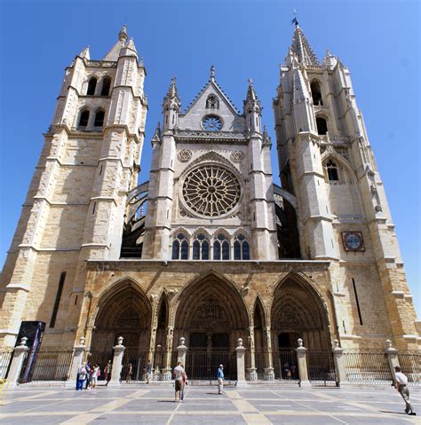 Archivo:Fachada de la Catedral de León.jpg - Wikipedia, la enciclopedia libre