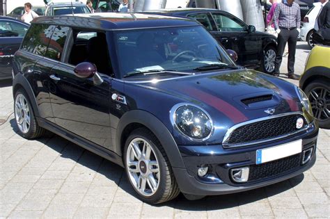 2011 MINI Cooper Clubman Base - 2dr Hatchback 1.6L Manual