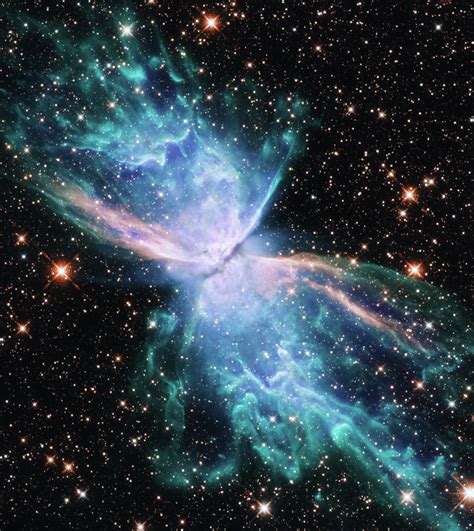 NASA's Hubble Space Telescope Captures Dying Star at Center of Butterfly Nebula