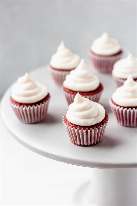 Mini Red Velvet Cupcakes (with Vanilla Cream Cheese Frosting) - Delicious Little Bites