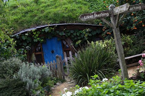 Hobbiton Movie Set Tour Review (Ultimate Guide) [2020] - UponArriving