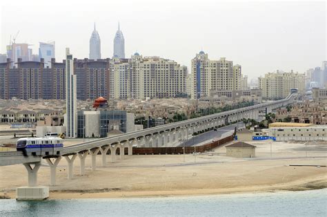 Palm Jumeirah Monorail (3) | Palm Jumeirah | Pictures | United Arab Emirates in Global-Geography