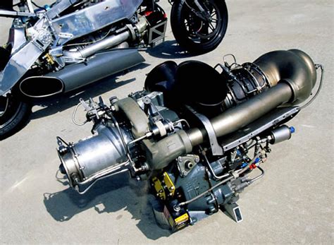 Y2K MTT Turbine Superbike With 420 Horsepower Turboshaft Engine