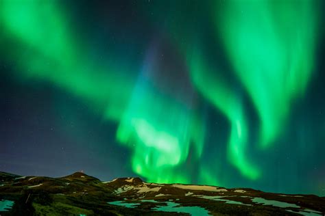 Reykjavik Turns Off Streetlights for Better Northern Lights Viewing - Condé Nast Traveler