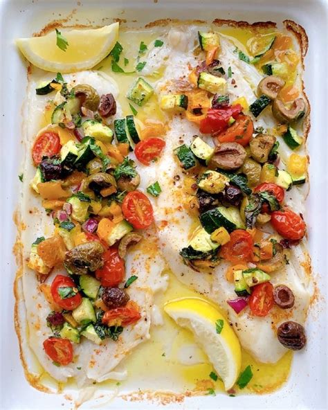 Baked white fish with vegetable salsa - Karinokada