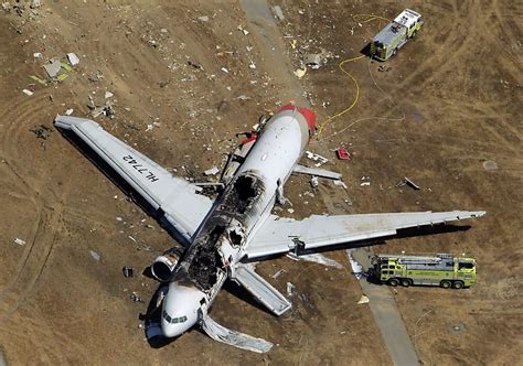 Boeing 777 Crashes at SFO - San Francisco Chronicle