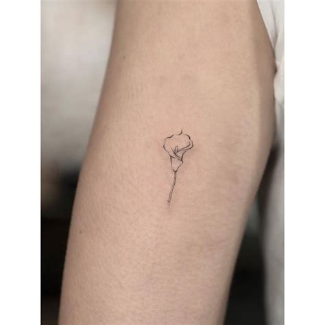 29+ Minimalist Calla Lily Tattoo