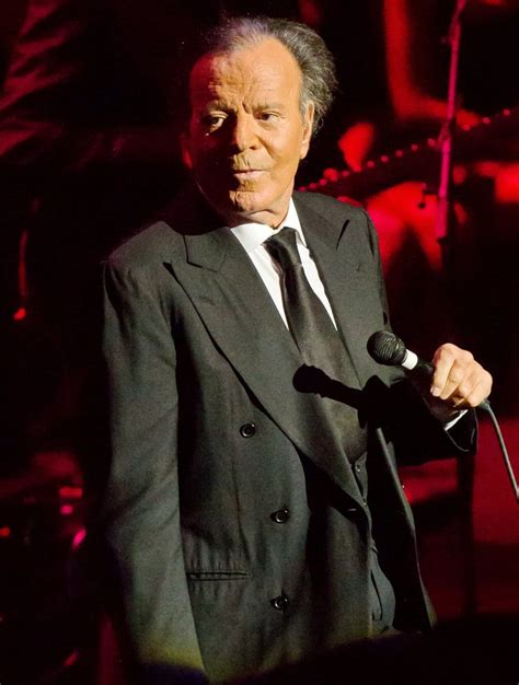 Julio Iglesias Picture 24 - Julio Iglesias Performing Live in Concert