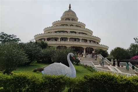 A leisurely day at the Art Of Living Ashram - Ethereal Yana