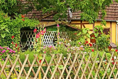 Small Garden Fence Ideas: Cheap, Inexpensive, and Low-cost Tips