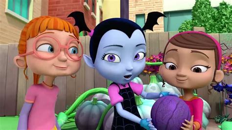 Theme Song | Music Video | Vampirina | @disneyjunior Acordes - Chordify