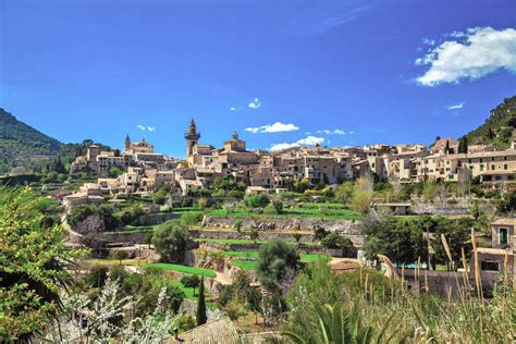 Valldemossa - authentiek bergdorpje op Mallorca gelegen in een prachtige groene vallei