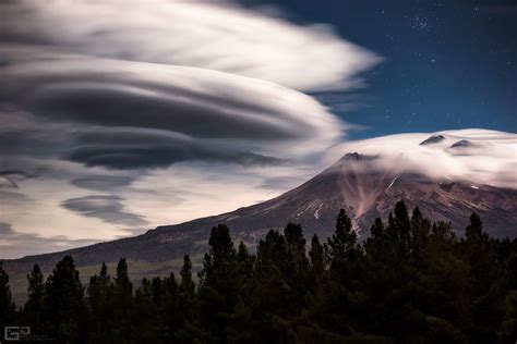 Lenticular Clouds Archives - Universe Today