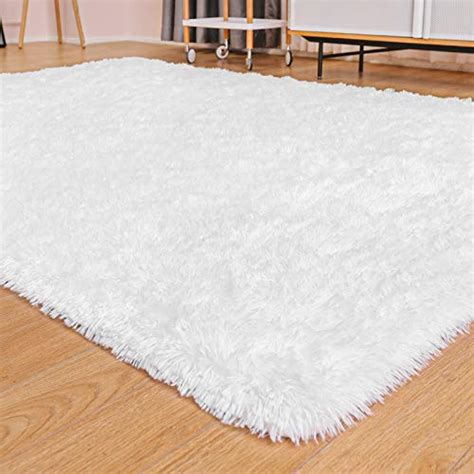 10 Super Soft White Fluffy Rugs For The Bedroom - Homeluf.com