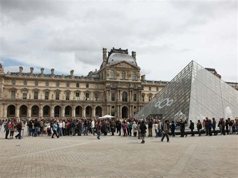 VIP Louvre Tour & Angelina Paris Lunch - City Wonders